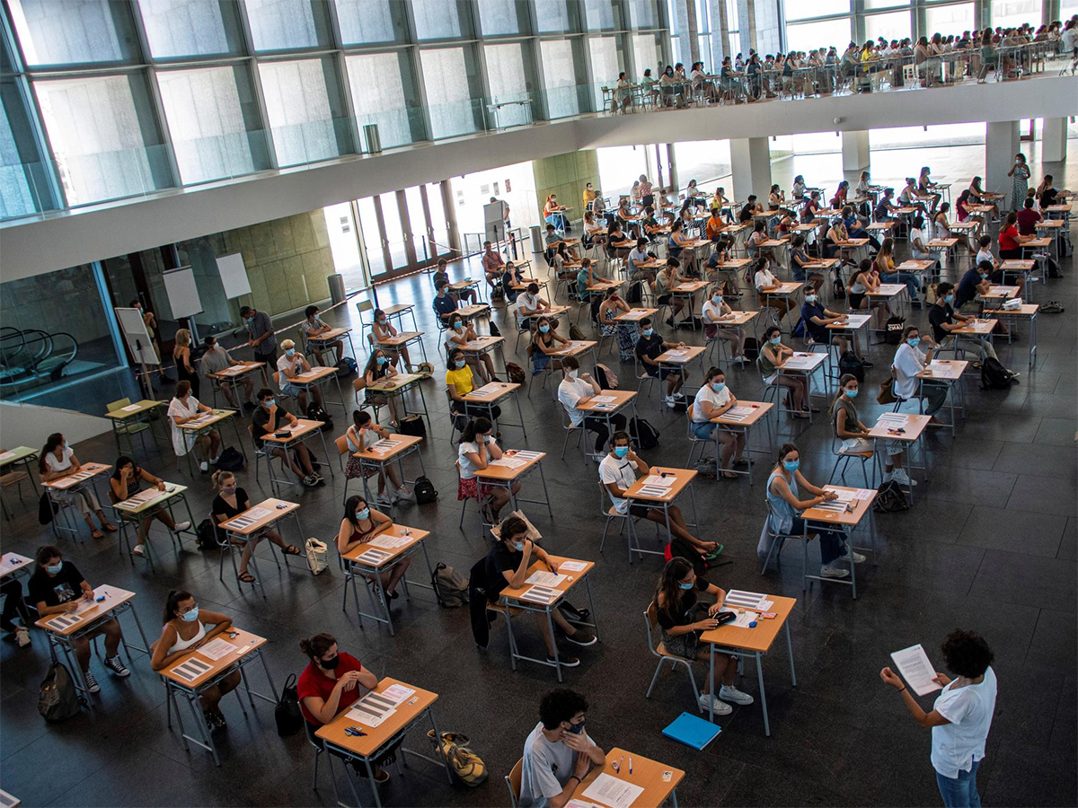 Mascarillas y distancia de seguridad: así es un examen en tiempos del COVID 