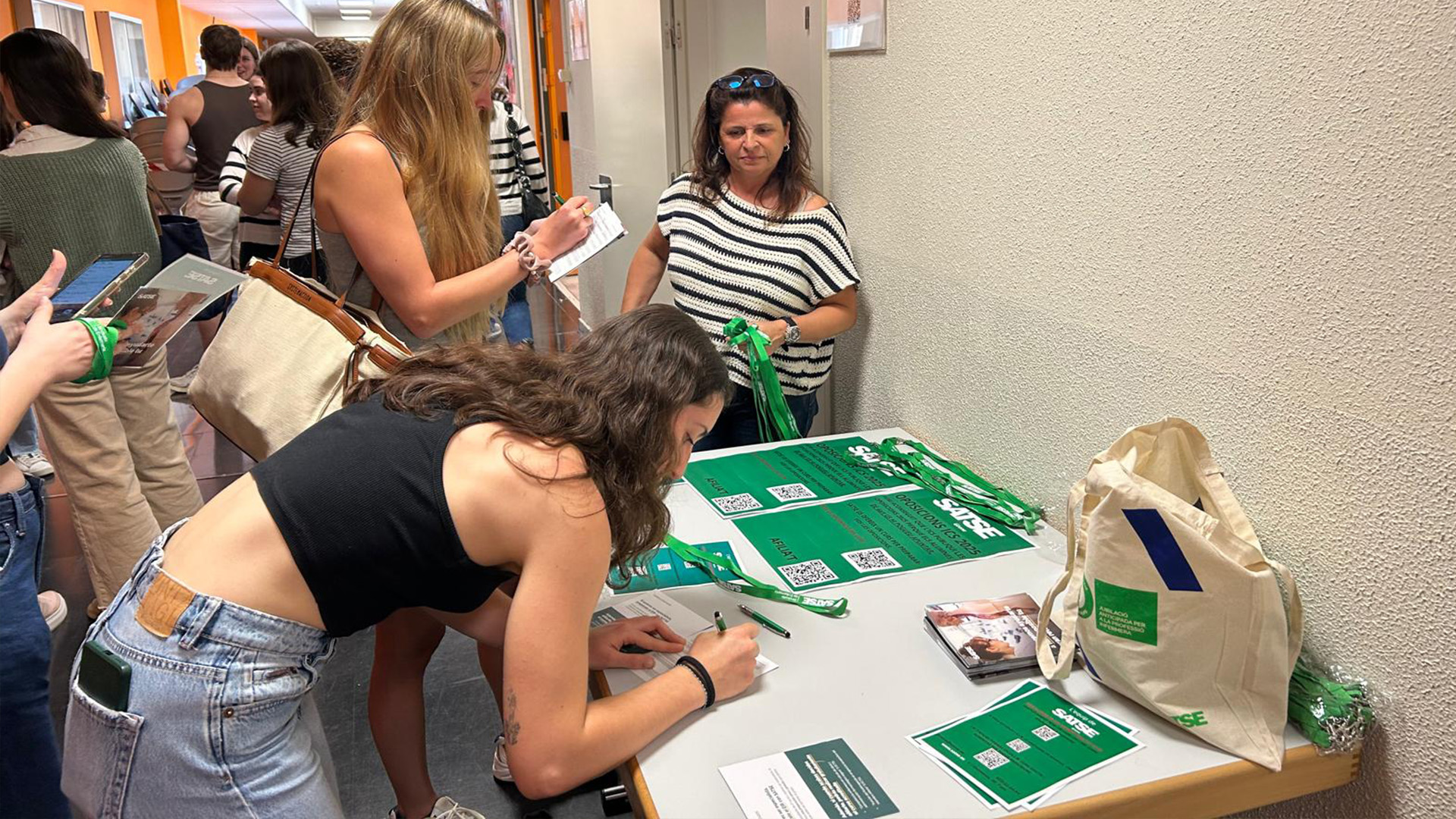 alumnes i delegada de SATSE