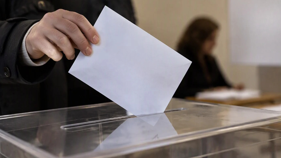 persona fent ús del seu vot