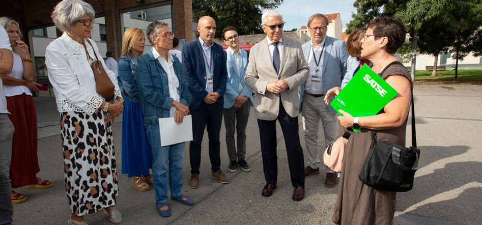La consellera de salut Olga Pané i la representant de SATSE Mutua de Terrassa