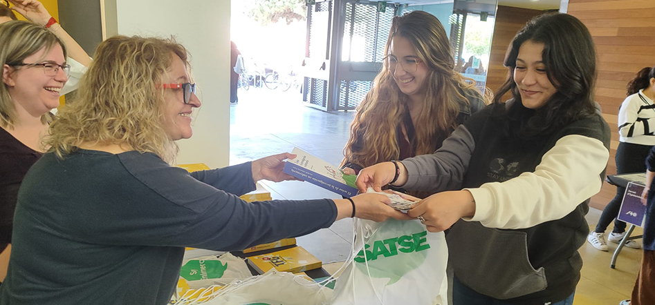 estudiants d'infermeria i delegades de SATSE
